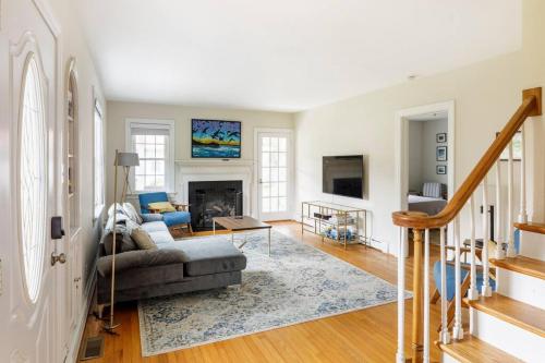 Waterfront Home With Boat Dock & Study in Weems, USA
