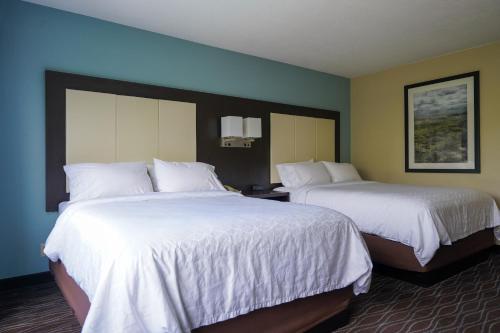 2 queen beds