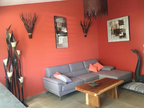 Les pieds dans l'eau face au lagon - Le Bel Instant Les pieds dans l'eau face au lagon - Le Bel Instant