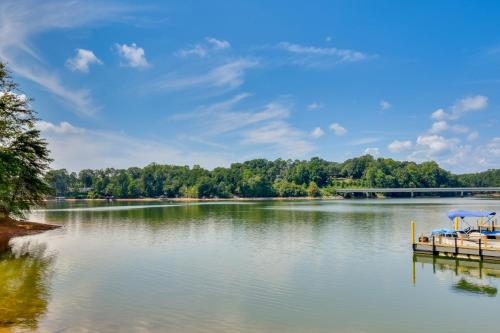 Peaceful Gainesville Cottage with Lake Lanier Access in Gainesville, USA
