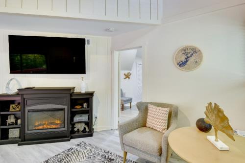 Peaceful Gainesville Cottage with Lake Lanier Access in Gainesville, USA