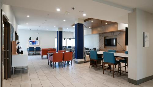 Holiday Inn Express Hotel & Suites Cedar Hill an IHG Hotel - image 25