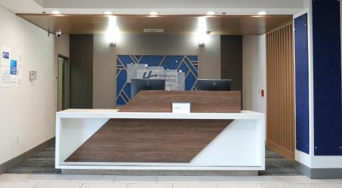 Lobby, Holiday Inn Express Hotel & Suites Cedar Hill By IHG in Cedar Hill