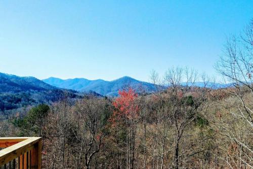 Peace of Heaven ~ Modern Chic Cabin w/ Majestic Mountain Views