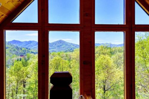 Peace of Heaven ~ Modern Chic Cabin w/ Majestic Mountain Views