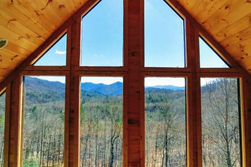 Peace of Heaven ~ Modern Chic Cabin w/ Majestic Mountain Views