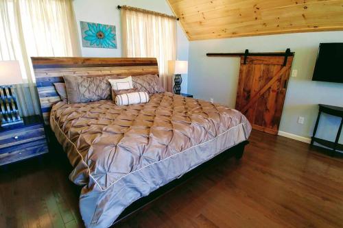 Peace of Heaven ~ Modern Chic Cabin w/ Majestic Mountain Views