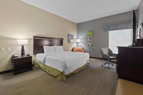 Hampton Inn Atlanta-Woodstock - image 10