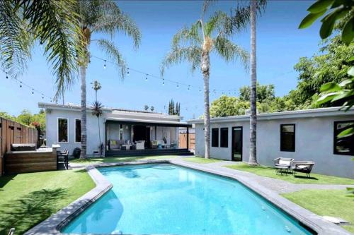 Private Vacation Home 4bed + Guest House in Los Angeles, USA
