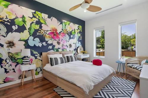 Private Vacation Home 4bed + Guest House in Los Angeles, USA