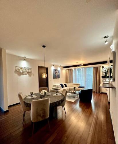 Merendon Heights Luxury Condo