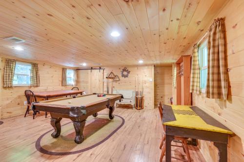 Serene Centre Hall Cabin with Stream On-Site!