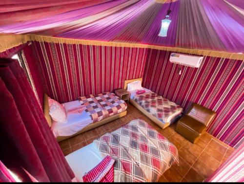 1 double bed, 2 twin beds
