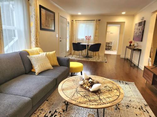 Cozy contemporary 2BR with Sofa bed in the office – khách sạn tại Mann