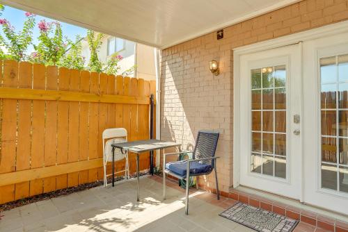 Bossier City Townhome with Patio and Outdoor Dining! in Bossier City, USA