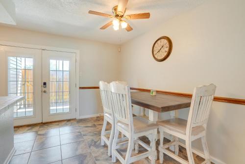 Bossier City Townhome with Patio and Outdoor Dining! in Bossier City, USA
