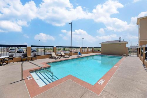 Quality Inn & Suites Carlsbad Caverns Area