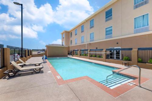 Quality Inn & Suites Carlsbad Caverns Area