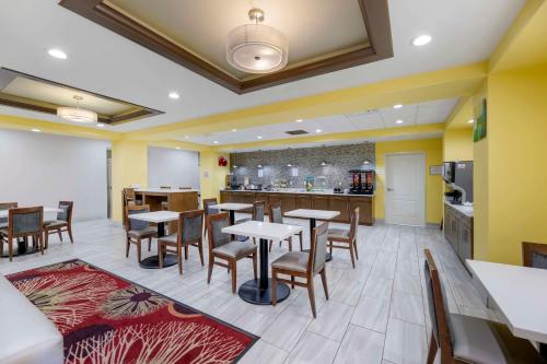 Quality Inn & Suites Carlsbad Caverns Area