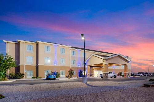 Quality Inn & Suites Carlsbad Caverns Area