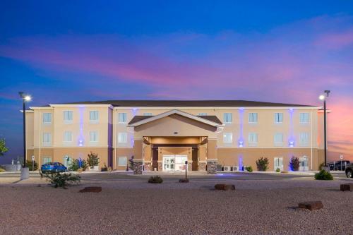 Quality Inn & Suites Carlsbad Caverns Area