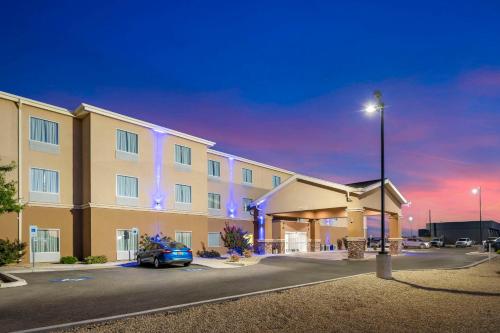 Quality Inn & Suites Carlsbad Caverns Area