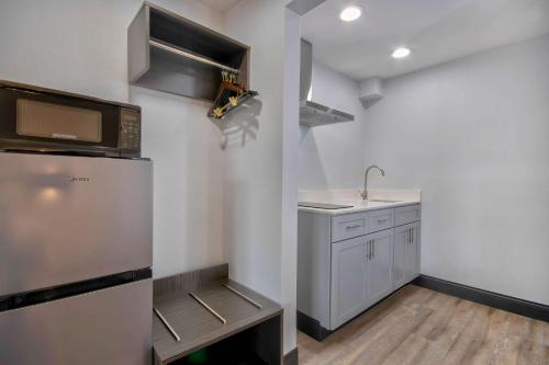 Americas Best Value Inn Eureka - image 12