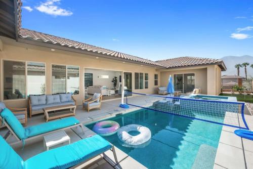 Purple Skies PGA West Signature Gorgeous Mtn Views in La Quinta, USA