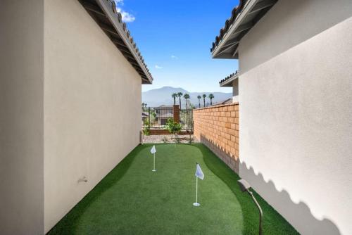 Purple Skies PGA West Signature Gorgeous Mtn Views in La Quinta, USA