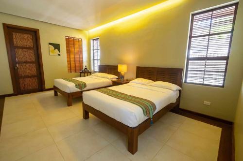 2 double beds
