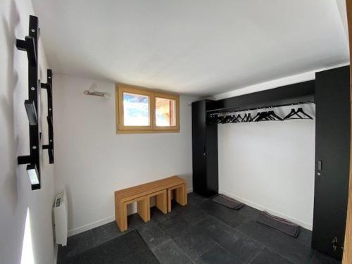 Chalet 12 personnes rénové, à 100m des pistes - FR-1-733-146 (Chalet renove pour 12 pers., a 100m des pistes, 300m des commerces, terrasses et parking inclus - FR) in Crest-Voland