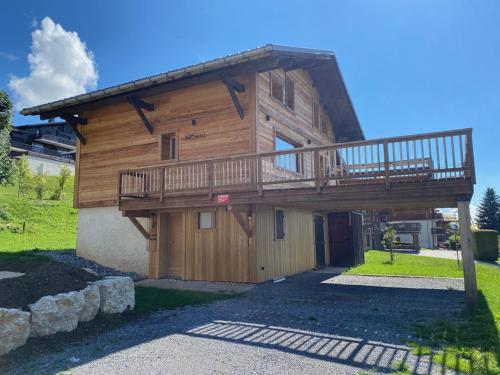 Chalet 12 personnes rénové, à 100m des pistes - FR-1-733-146 (Chalet renove pour 12 pers., a 100m des pistes, 300m des commerces, terrasses et parking inclus - FR) in Crest-Voland