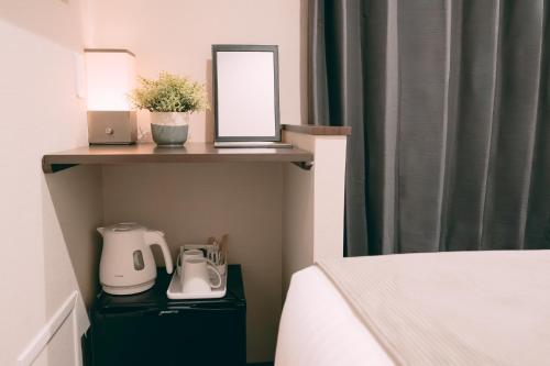 Standard Double Room image 6