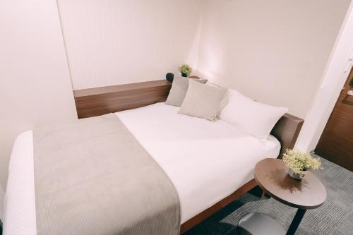 Standard Double Room image 3
