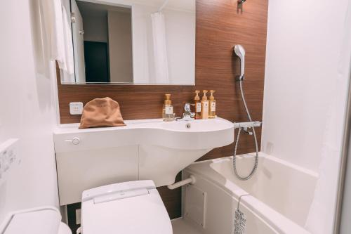 Standard Twin Room image 1