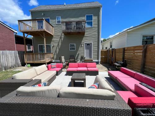Derby/Bourbon Trail 4BR Pool Table Villa in Louisville, USA
