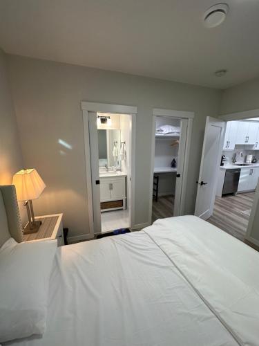 2 Bedroom 2 Washrooms Brand New Beautiful & Cozy Suite