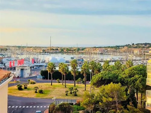 Grand appartement proche port et plages, 6 à 8 pers, 3 chambres, climatisé photo 2