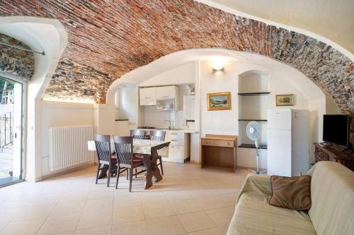 Superior One-Bedroom Apartment
