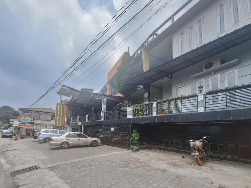 Hotel Arwana Safari puncak RedPartner