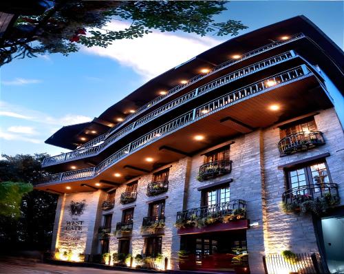 The West Gate Posada By Summit - Pokhribong Khasmahal