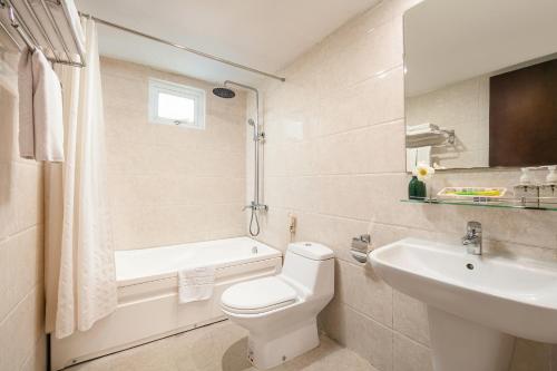 room detail thumbnail 2