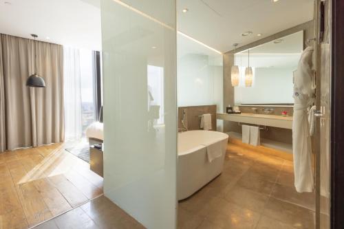 room detail thumbnail 2