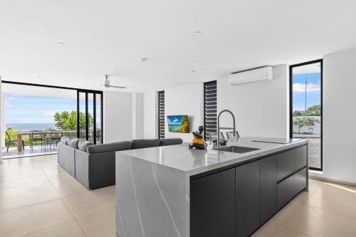 Alrededores, Luxury 12-Guest Villa in Gated Community with Pool, Ocean View & Private Beach Access in Willibrordus