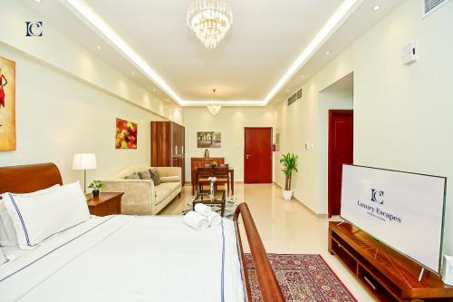 Luxury Escapes - Modern Studio Apt - Steps to Metro, Marina Mall and JBR Beach - Marina Pearl, Dubai