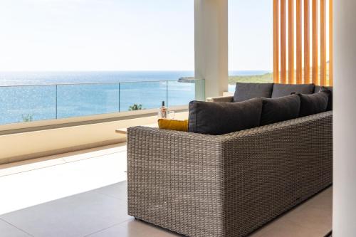 Vistas, Luxury 12-Guest Villa in Gated Community with Pool, Ocean View & Private Beach Access in Willibrordus