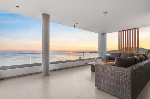 Alrededores, Luxury 12-Guest Villa in Gated Community with Pool, Ocean View & Private Beach Access in Willibrordus