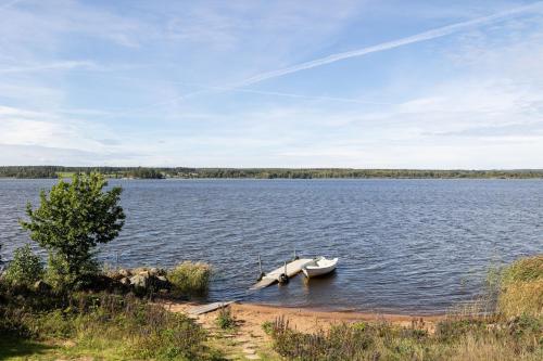 Cottage with its own sandy beach near Vimmerby