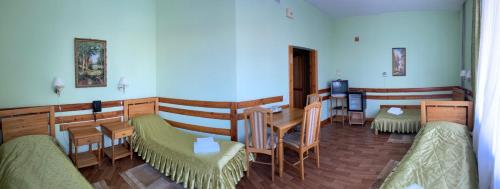 4 twin beds