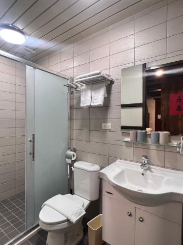 First Floor Inn (Yi Lou Wen Lü) - 화장실